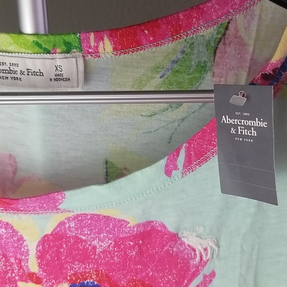 NEW Abercrombie & Fitch top! - Picture 3 of 8